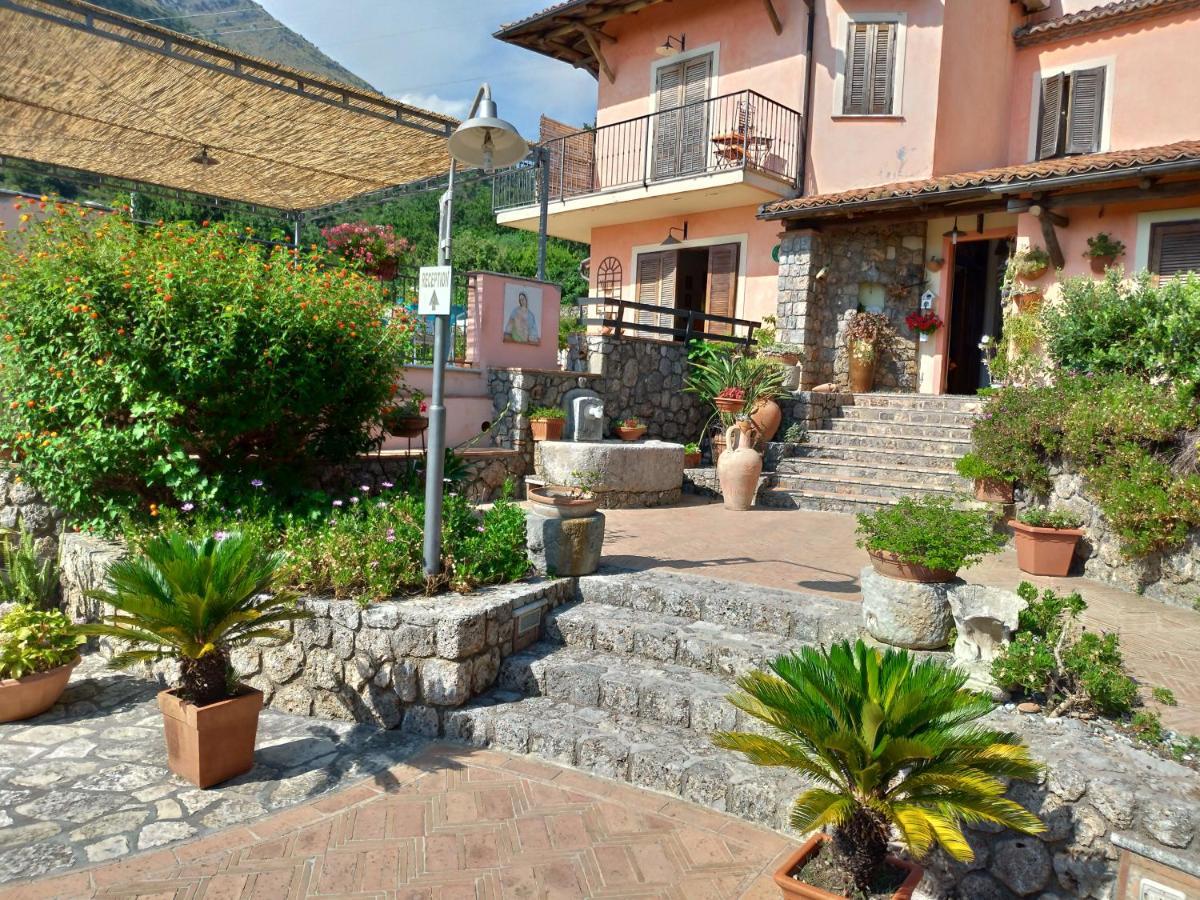 ماراتييا Bed & Breakfast Laino المظهر الخارجي الصورة