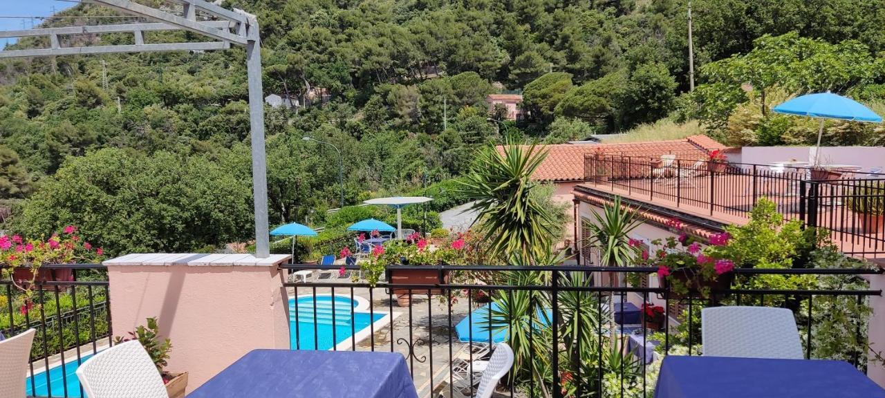 ماراتييا Bed & Breakfast Laino المظهر الخارجي الصورة