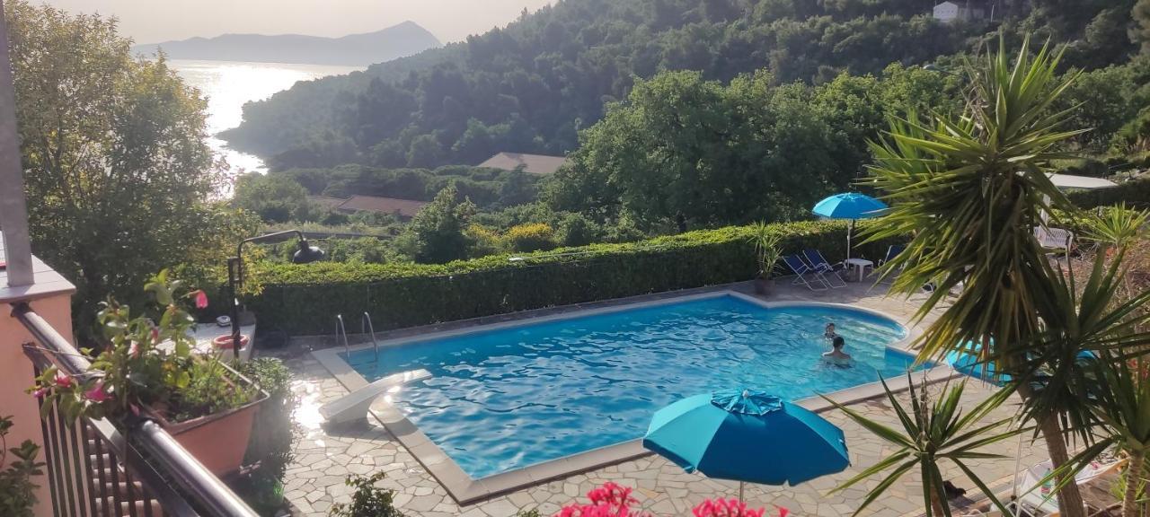ماراتييا Bed & Breakfast Laino المظهر الخارجي الصورة