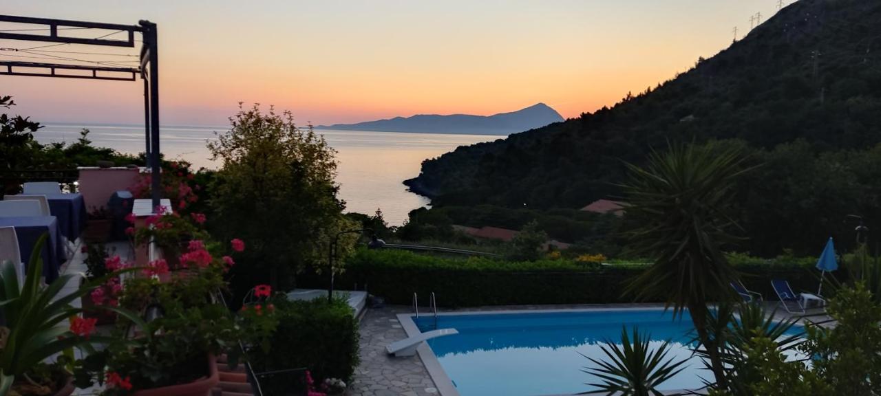 ماراتييا Bed & Breakfast Laino المظهر الخارجي الصورة