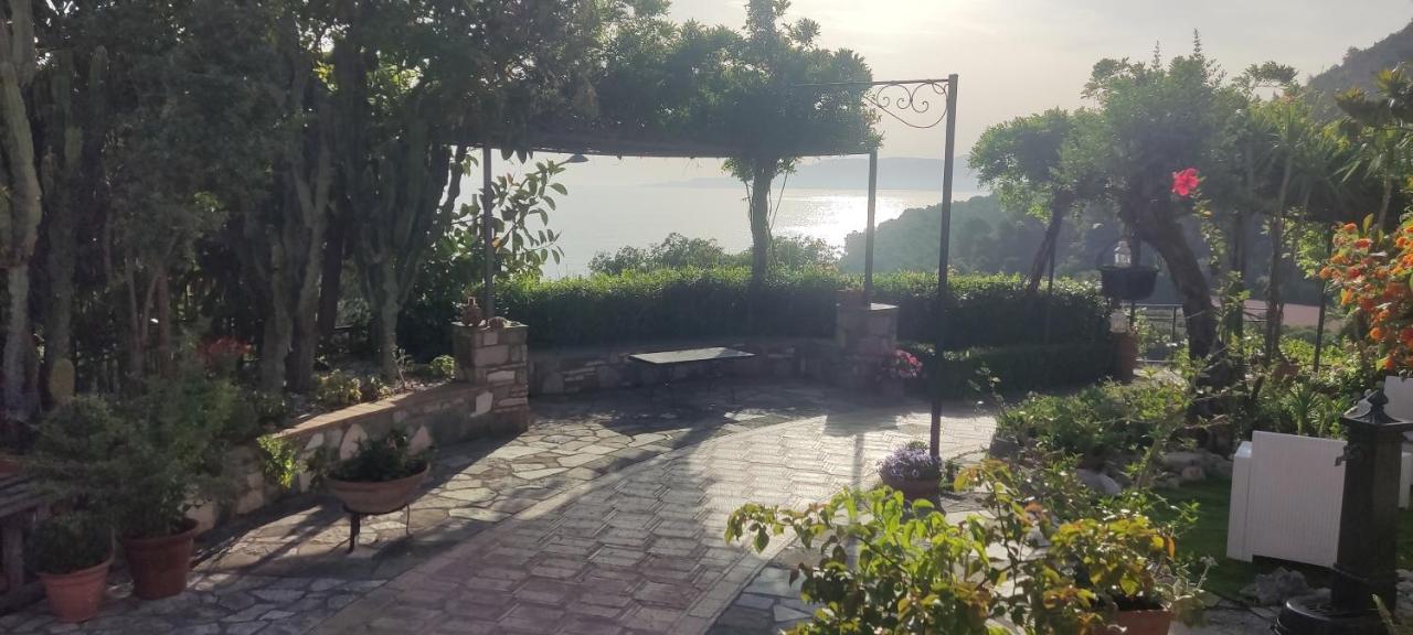 ماراتييا Bed & Breakfast Laino المظهر الخارجي الصورة