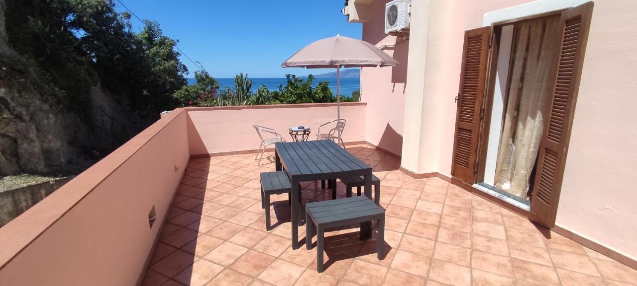 ماراتييا Bed & Breakfast Laino المظهر الخارجي الصورة