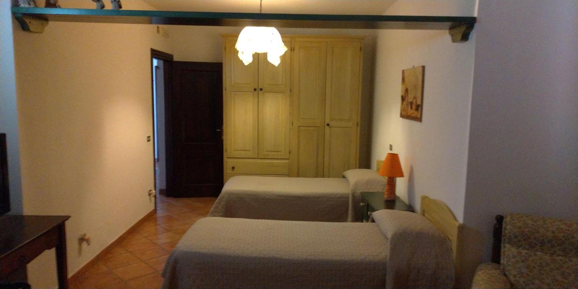ماراتييا Bed & Breakfast Laino الغرفة الصورة
