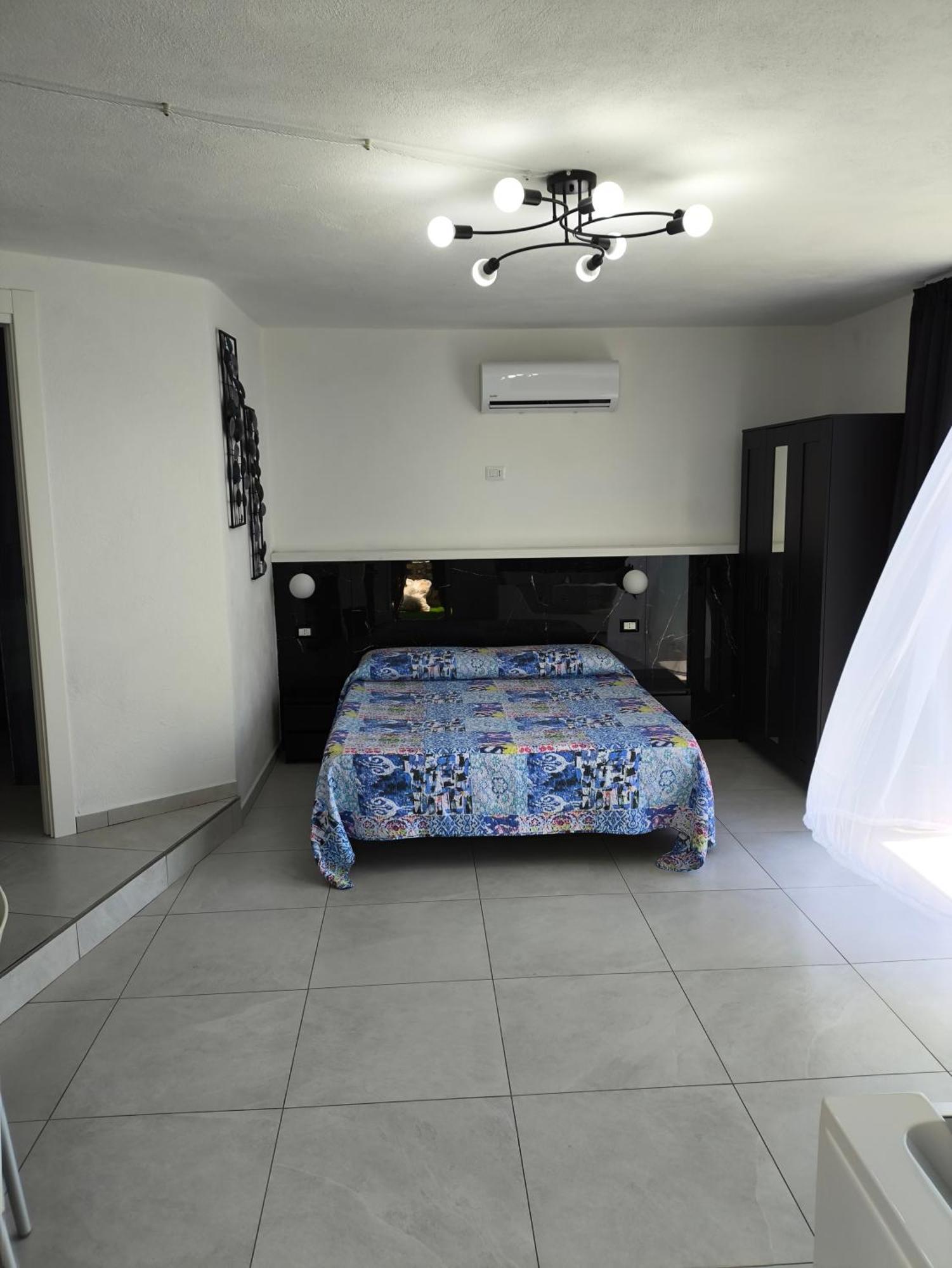 ماراتييا Bed & Breakfast Laino الغرفة الصورة